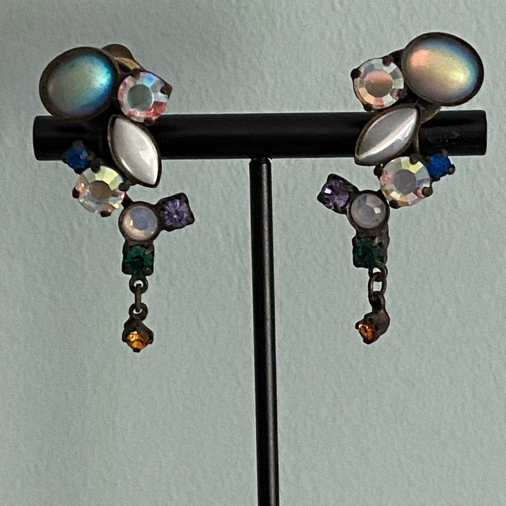 Stunning Sorrelli Clip On Earrings.